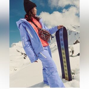 Blue Insulated Ski Jacket for Winter Adventures